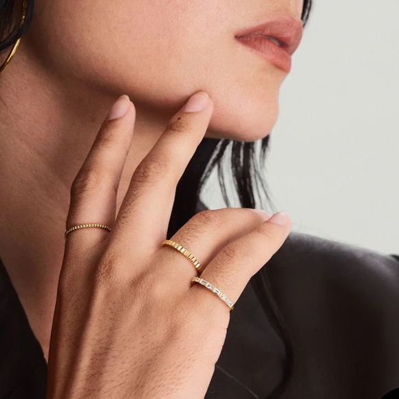 Mejuri 14k Eternity Line Band - Picture 2 of 3